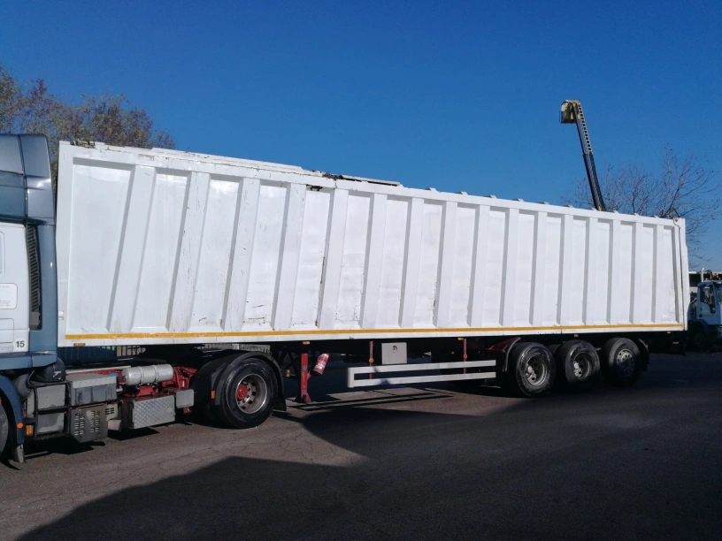 SELF COMPACTING SEMI-TRAILER